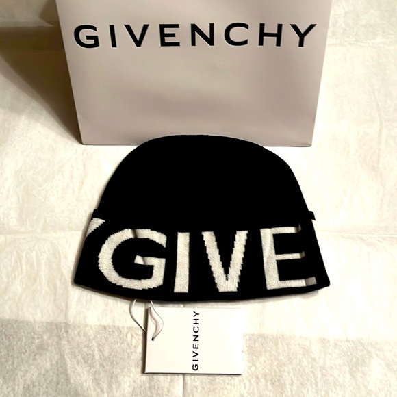 GIVENCHY BLACK LOGO BEANIE..💯% WOOL O/S BRAND NEW - Picture 2 of 5